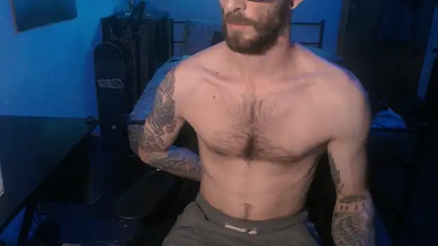 Snapshot of SexxxyLouis chatting on 01-06-25, 09:00 SexxxyLouis online show from 01-06-25, 09:00