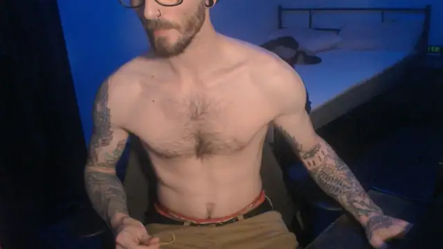 Snapshot of SexxxyLouis chatting on 03-03-25, 06:33 SexxxyLouis online show from 03-03-25, 06:33