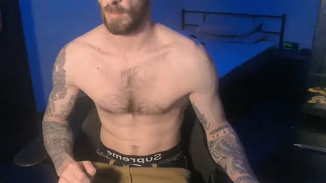 Snapshot of SexxxyLouis chatting on 03-04-25, 07:11 SexxxyLouis online show from 03-04-25, 07:11