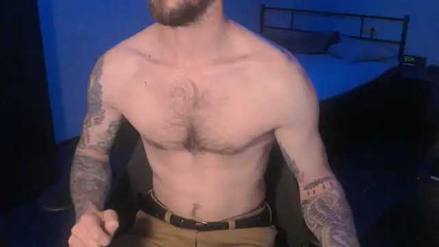 Snapshot of SexxxyLouis chatting on 03-06-25, 01:24 SexxxyLouis online show from 03-06-25, 01:24