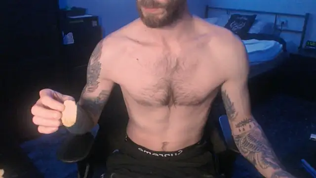 Snapshot of SexxxyLouis chatting on 03-19-25, 06:23 SexxxyLouis online show from 03-19-25, 06:23