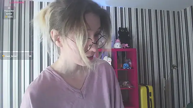 Snapshot of _Hanna_Moon_ chatting on 12-27-24, 09:17 Hanna Moon online show from 12-27-24, 09:17