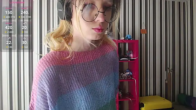 Snapshot of _Hanna_Moon_ chatting on 01-18-25, 08:52 Hanna Moon online show from 01-18-25, 08:52