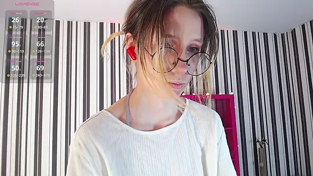 Snapshot of _Hanna_Moon_ chatting on 02-09-25, 07:38 Hanna Moon online show from 02-09-25, 07:38