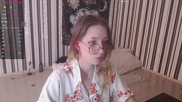Snapshot of _Hanna_Moon_ chatting on 09-11-25, 10:15 Hanna Moon online show from 09-11-25, 10:15