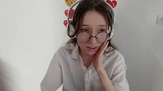 Snapshot of _Hanna_Moon_ chatting on 04-20-26, 11:57 Hanna Moon online show from 04-20-26, 11:57
