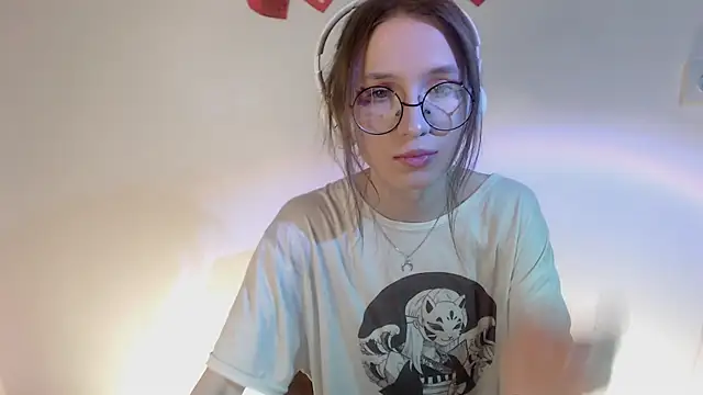 Snapshot of _Hanna_Moon_ chatting on 04-27-26, 05:22 Hanna Moon online show from 04-27-26, 05:22
