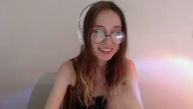 Snapshot of _Hanna_Moon_ chatting on 05-13-26, 11:18 Hanna Moon online show from 05-13-26, 11:18