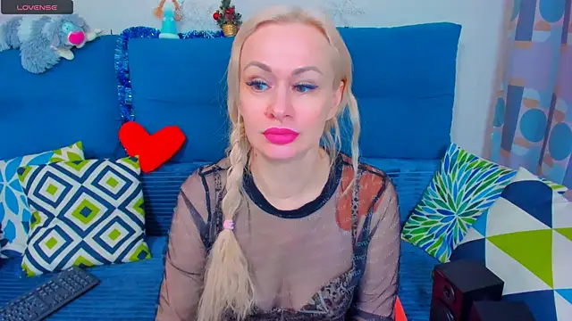 Snapshot of EllenMoore chatting on 01-05-25, 05:41 EllenMoore online show from 01-05-25, 05:41