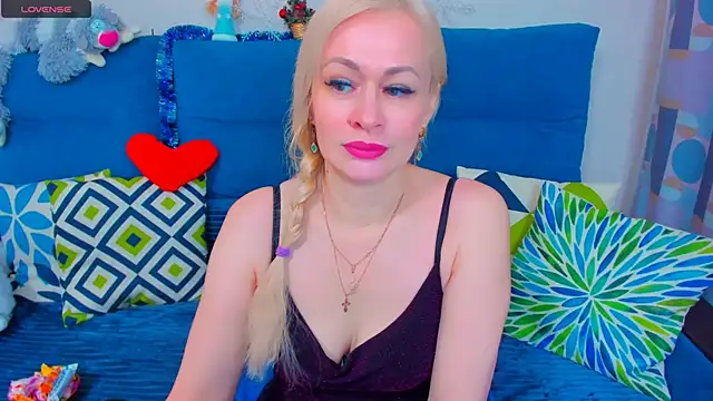 Snapshot of EllenMoore chatting on 01-07-25, 05:33 EllenMoore online show from 01-07-25, 05:33