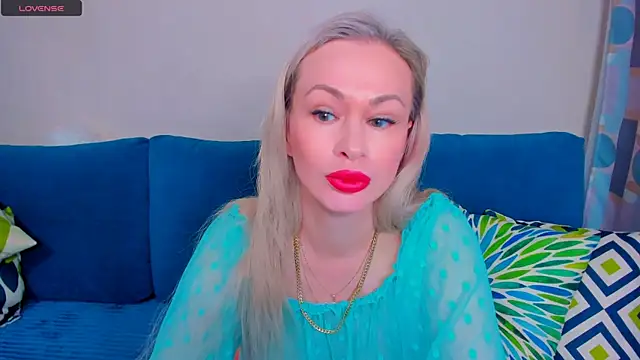 Snapshot of EllenMoore chatting on 09-09-25, 03:06 EllenMoore online show from 09-09-25, 03:06