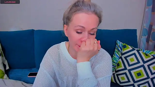 Snapshot of EllenMoore chatting on 09-12-25, 03:06 EllenMoore online show from 09-12-25, 03:06