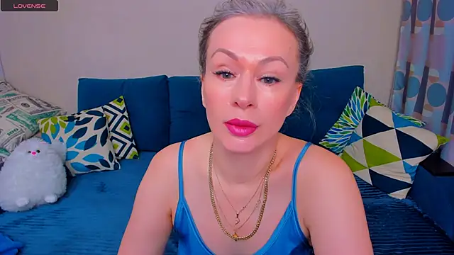 Snapshot of EllenMoore chatting on 11-04-25, 03:05 EllenMoore online show from 11-04-25, 03:05