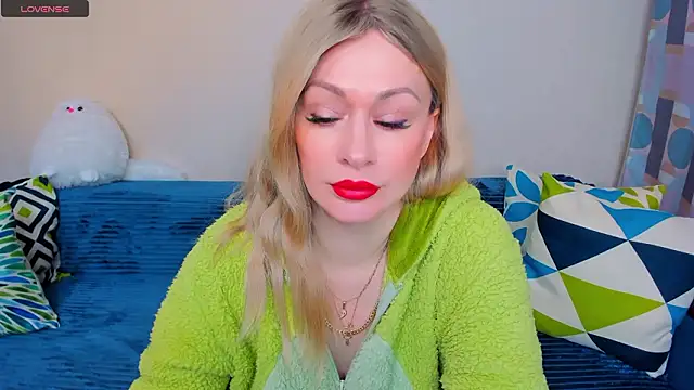 EllenMoore online show from 03-18-26, 03:09