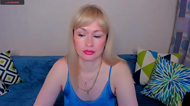 EllenMoore online show from 06-22-26, 03:25