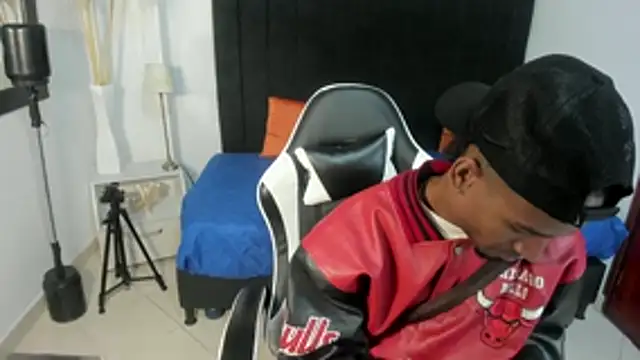 anhtony wayans online show from 11-17-25, 01:00