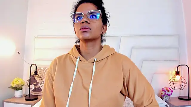 Ellie Alves online show from 12-15-24, 03:09