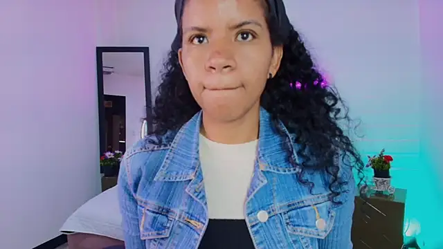 Ellie Alves online show from 09-23-25, 01:36