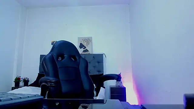 Ellie Alves online show from 10-04-25, 01:20