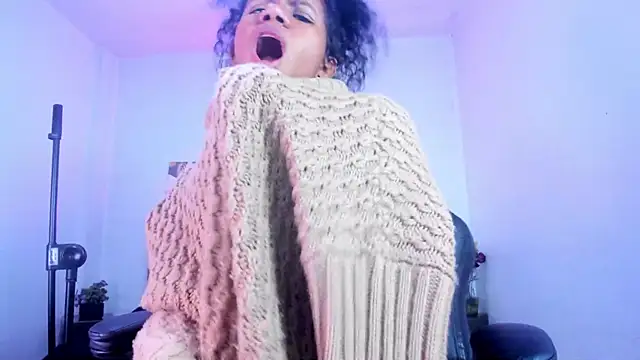 Ellie Alves online show from 11-19-25, 02:39