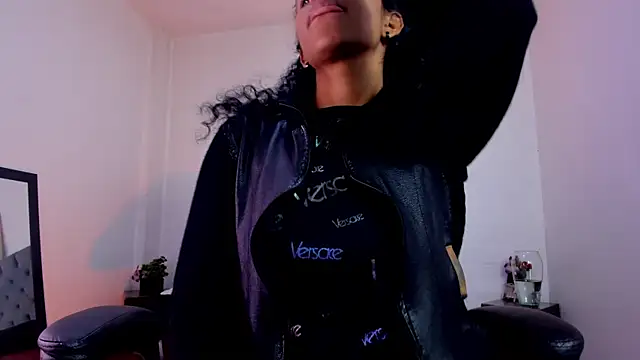 Ellie Alves online show from 11-24-25, 02:28