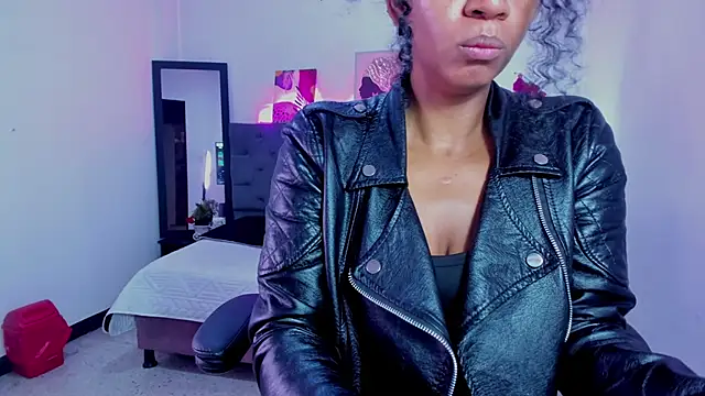 Ellie Alves online show from 12-16-25, 03:06