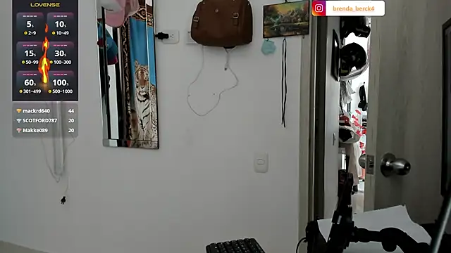 Snapshot of Brenda_Berck_ chatting on 02-21-25, 02:06 Brenda Berck online show from 02-21-25, 02:06