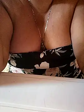 Snapshot of Brenda_Berck_ chatting on 09-15-25, 01:44 Brenda Berck online show from 09-15-25, 01:44