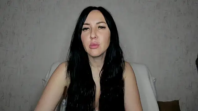 MissGulia online show from 11-08-25, 02:01