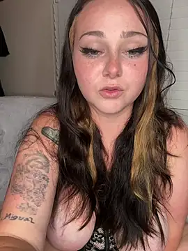 Snapshot of Kira_tattoo chatting on 07-18-26, 04:16 Kira tattoo online show from 07-18-26, 04:16