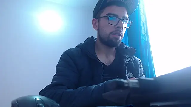 Snapshot of fvckolombianguyy chatting on 02-07-25, 04:03 fvckolombianguyy online show from 02-07-25, 04:03