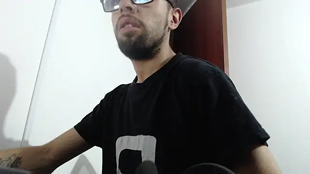 Snapshot of fvckolombianguyy chatting on 02-09-25, 02:38 fvckolombianguyy online show from 02-09-25, 02:38