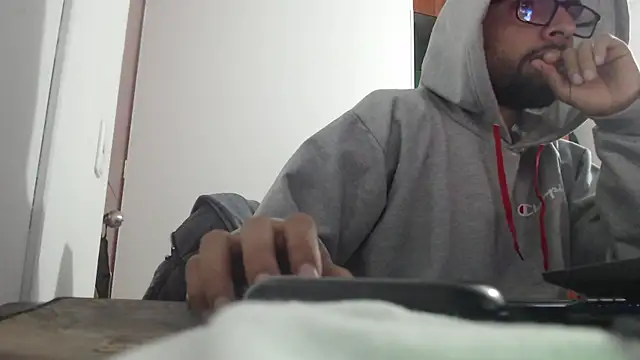 Snapshot of fvckolombianguyy chatting on 02-11-25, 05:26 fvckolombianguyy online show from 02-11-25, 05:26