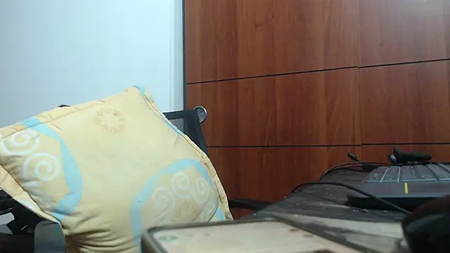 Snapshot of fvckolombianguyy chatting on 02-17-25, 05:14 fvckolombianguyy online show from 02-17-25, 05:14