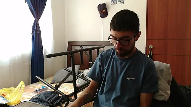 Snapshot of fvckolombianguyy chatting on 02-28-25, 05:48 fvckolombianguyy online show from 02-28-25, 05:48