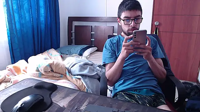 Snapshot of fvckolombianguyy chatting on 03-01-25, 03:05 fvckolombianguyy online show from 03-01-25, 03:05