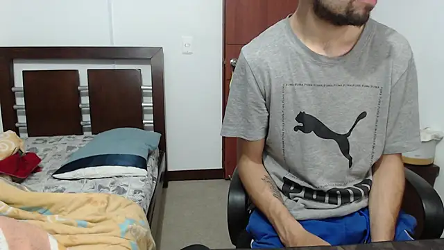 Snapshot of fvckolombianguyy chatting on 03-09-25, 05:44 fvckolombianguyy online show from 03-09-25, 05:44