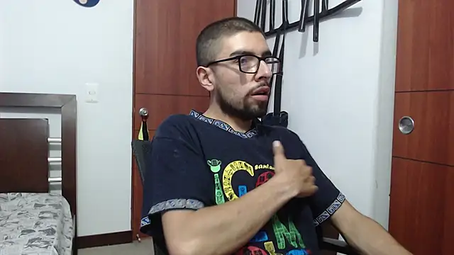 Snapshot of fvckolombianguyy chatting on 03-11-25, 09:26 fvckolombianguyy online show from 03-11-25, 09:26