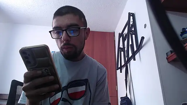 Snapshot of fvckolombianguyy chatting on 03-12-25, 03:29 fvckolombianguyy online show from 03-12-25, 03:29