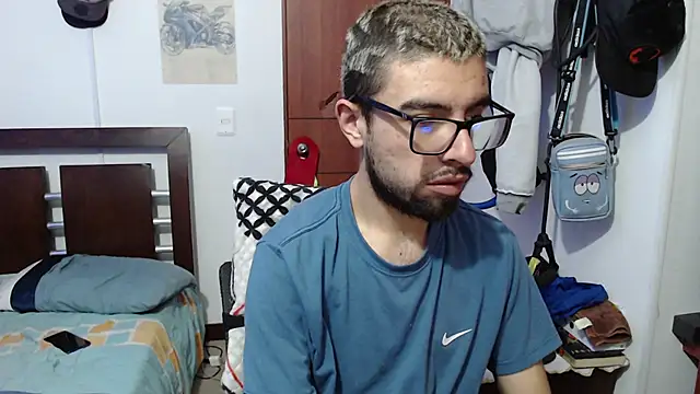 Snapshot of fvckolombianguyy chatting on 12-15-25, 04:55 fvckolombianguyy online show from 12-15-25, 04:55