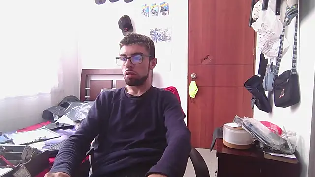 Snapshot of fvckolombianguyy chatting on 03-26-26, 04:34 fvckolombianguyy online show from 03-26-26, 04:34