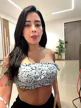 Snapshot of CATALINA_RESTREPO chatting on 10-06-25, 01:25 CATALINA RESTREPO online show from 10-06-25, 01:25