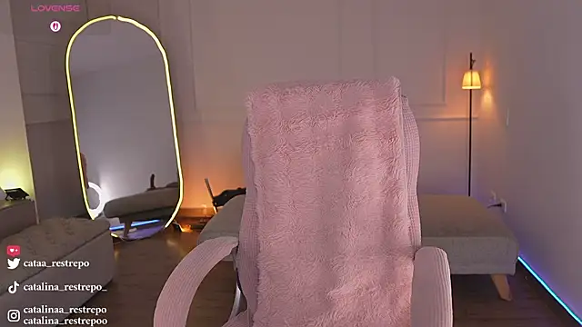 Snapshot of CATALINA_RESTREPO chatting on 10-10-25, 01:59 CATALINA RESTREPO online show from 10-10-25, 01:59