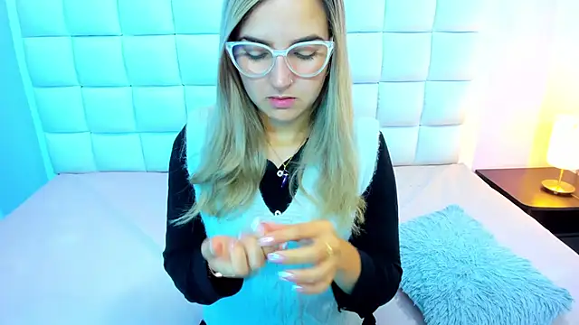 teresasroom  online show from 10-06-25, 04:15