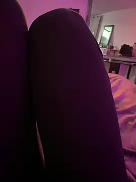 mersedes33351 online show from 04-12-26, 01:43