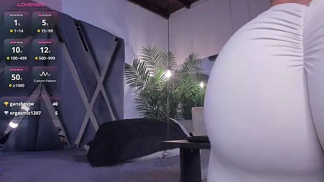 Snapshot of alessandra_wells chatting on 04-06-26, 11:11 alessandra wells online show from 04-06-26, 11:11