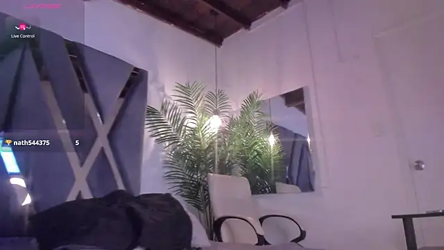 Snapshot of alessandra_wells chatting on 04-10-26, 11:15 alessandra wells online show from 04-10-26, 11:15