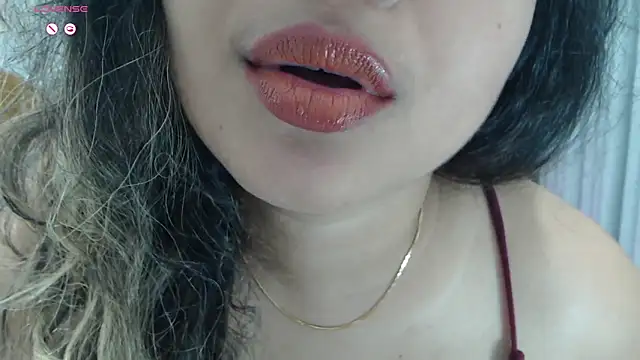 Snapshot of _neesha_414_ chatting on 10-03-25, 07:00 neesha 414 online show from 10-03-25, 07:00