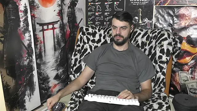 Snapshot of 00george chatting on 01-08-26, 02:03 00george online show from 01-08-26, 02:03