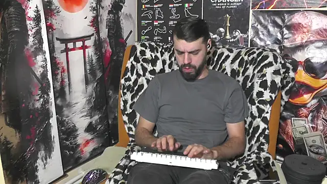 Snapshot of 00george chatting on 01-09-26, 11:28 00george online show from 01-09-26, 11:28